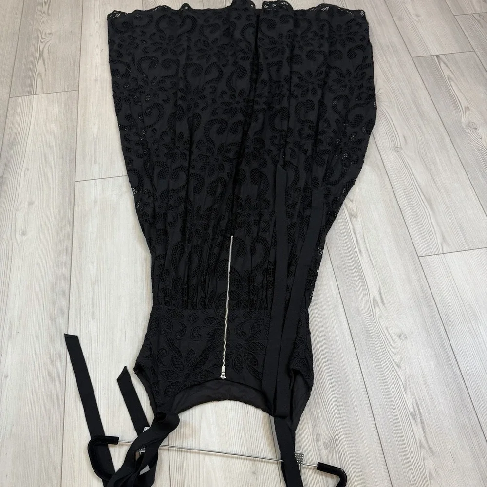 Saylor Maryl midi dress featuring an open-stitch lace Bow‎ & Zipper Back Size XS - Picture 9 of 12